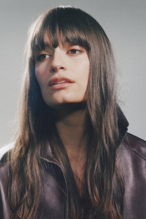 Clara Luciani in Déambulations : Clara Luciani à Honfleur