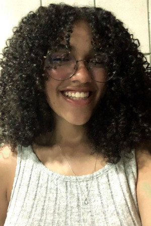 Mariana Artino in Não Pertenço Aqui
