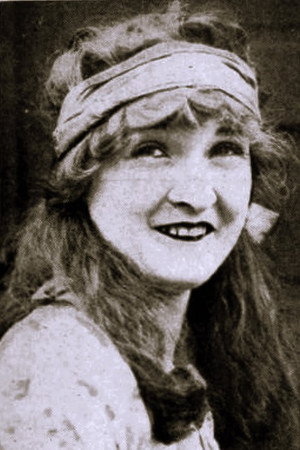 Loretta Blake in Ghosts