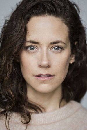 Anja Knauer in Kiss Me, Frog