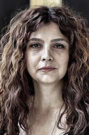 Elvin Beşikçioğlu in Beans