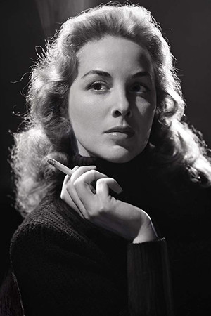 Elisa Galvé in Days of Hate