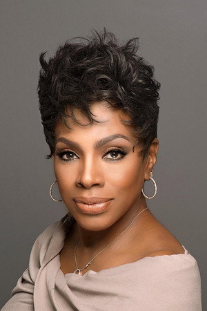 Sheryl Lee Ralph in Fashionably Yours