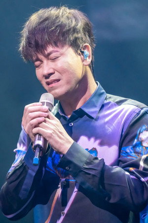 Sam Lee in 2023-2024 Zhejiang Satellite TV New Year's Eve Party