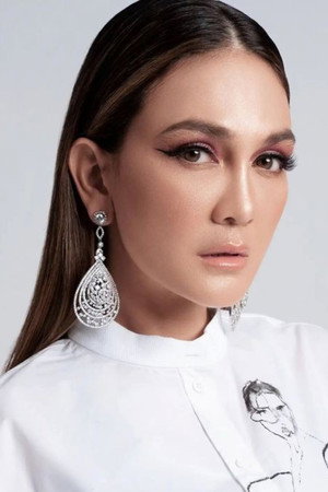 Luna Maya in Hi5teria