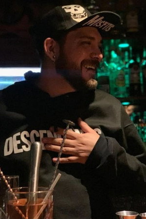 Luis Peralta in La Femme