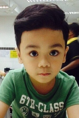 Nik Adam Mika in Wanita Terindah