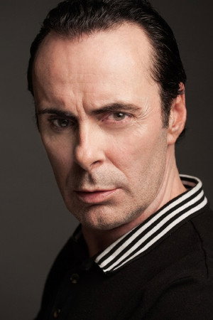 Darren Moore in Stan Helsing