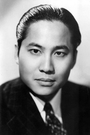Keye Luke in Alice