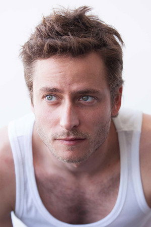 Michael Aloni in Virgins