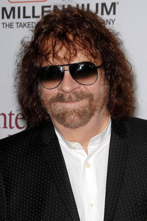 Jeff Lynne in The Beatles - Free As A Bird: A Song Reborn