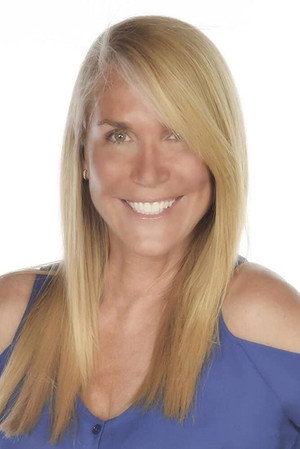 Tracy Brooks Swope in The Dark Field