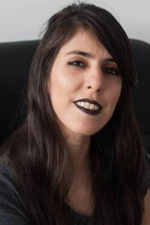 Larissa Anzoategui in Helldose