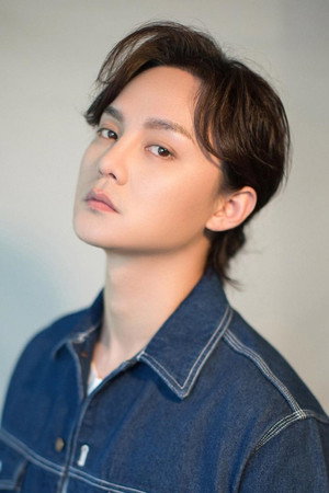 Yin Zheng in Never Say Die