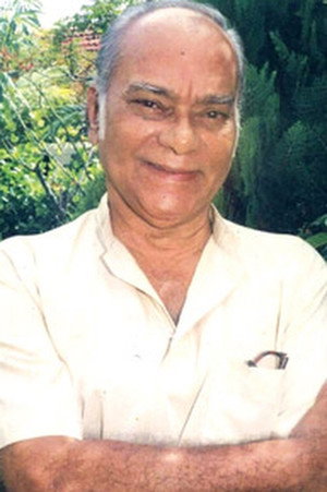 Henry Jayasena in Ghosts Can t Do It