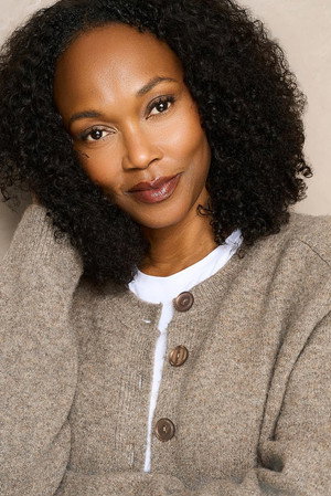 Chanda Wallace in Blackifier