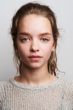 Olivia-Mai Barrett in My Dad s Christmas Date