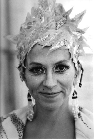 Francine Poitras in Cirque du Soleil: Saltimbanco