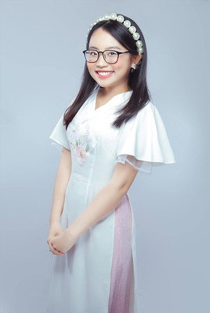 Phương Mỹ Chi in The Ancestral Home
