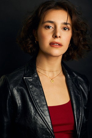 Julia D'Angelo in Mae