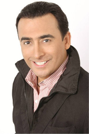 Adal Ramones in Una Comedia Macabra