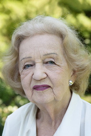 Blanka Bohdanová in Incomplete Eclipse