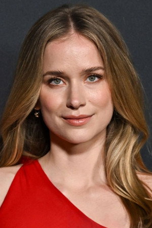 Elizabeth Lail in Five Nights at Freddy s 2