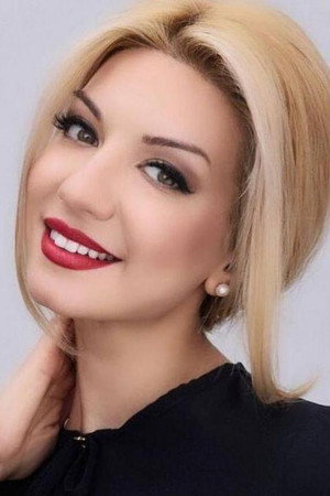 Yoanna Dragneva in Relationology