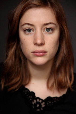 Sigrid Bouaziz in Rouge