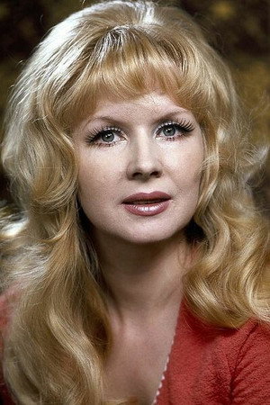 Halina Kowalska in Drewniany różaniec