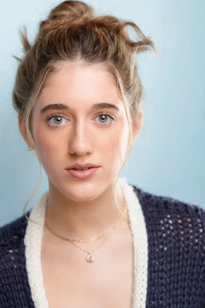 Maya Schmitz in Blowfish