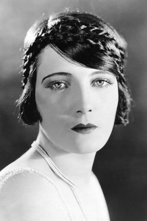 Pauline Starke in The Atom