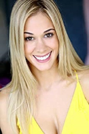 Lauren Compton in Breaking Social Distancing