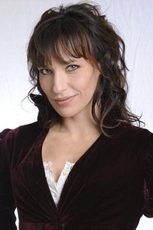Julie Debazac in Parisiennes