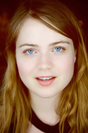 Hera Hilmar in Hangashore