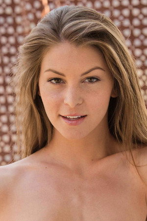 Tara Dane in Bar Crawl