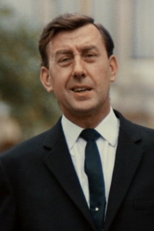 John Hussey in Thieves of Fortune