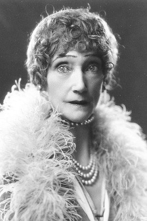 Carrie Daumery in War Mamas