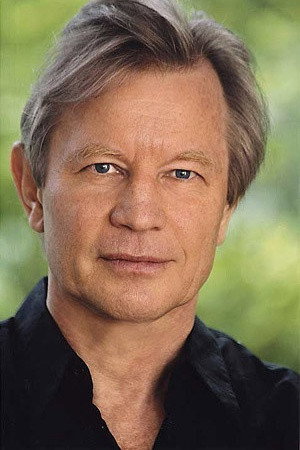 Michael York in Zeppelin