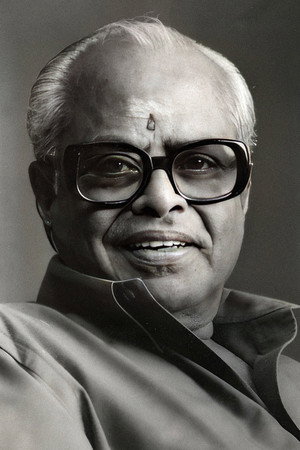 K. Balachander in Uttama Villain