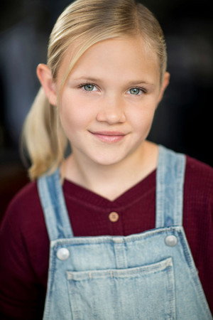 Zoë Noelle Baker in Christmas at Dollywood