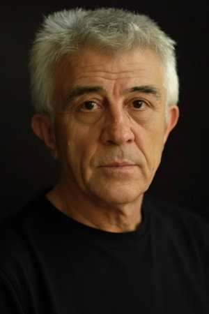 Nuri Gökaşan in Ağaçlar Ayakta Ölür