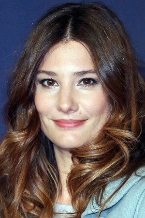 Alice Pol in Queen to Play