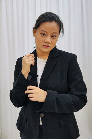 Amanda Lau in The Gift