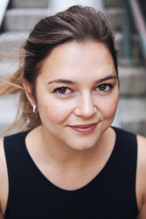Julia Dehnisch in Live Forever