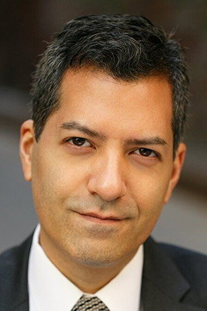 Alfredo Narciso in Elliot Loves