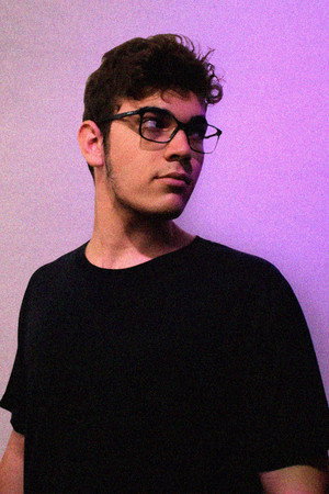 Gabriel Marcondes in Perdidos no Espaço-Tempo