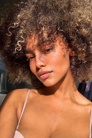 Stefany Obadiaru in Wingless