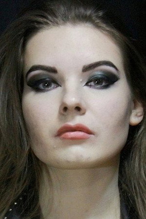 Anastasiya Saklakova in Mute