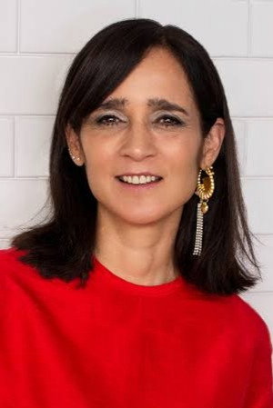 Julieta Venegas in Flamingos: Life After the Meteorite